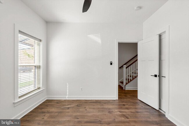 Building Photo - 921 Grundy St