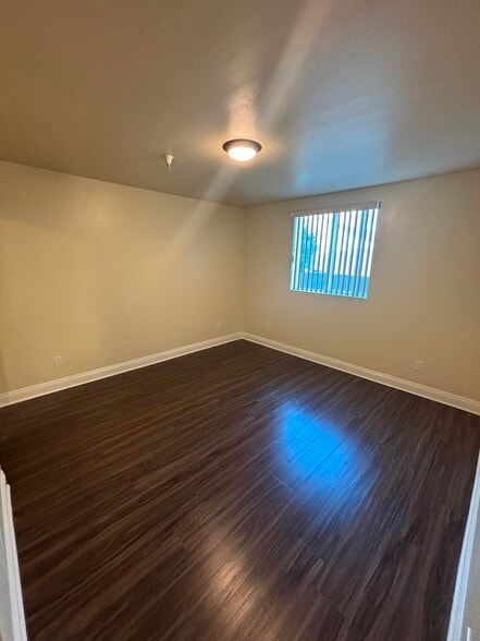 Building Photo - 539 W 93rd St