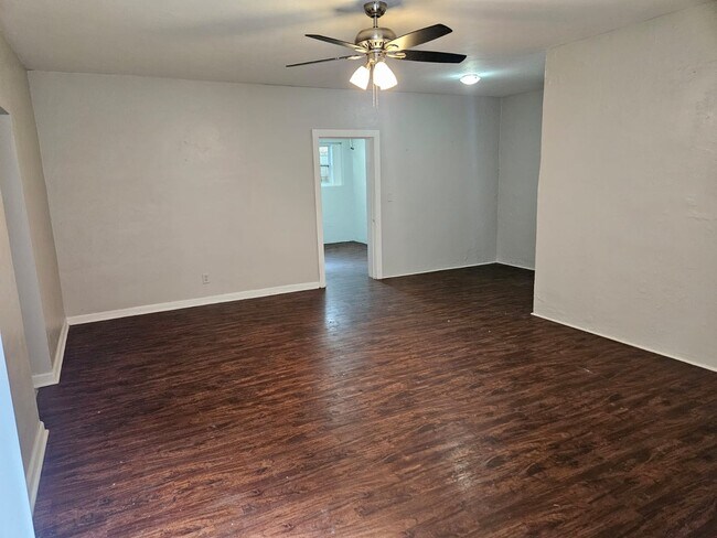 Building Photo - 567 Northside Dr