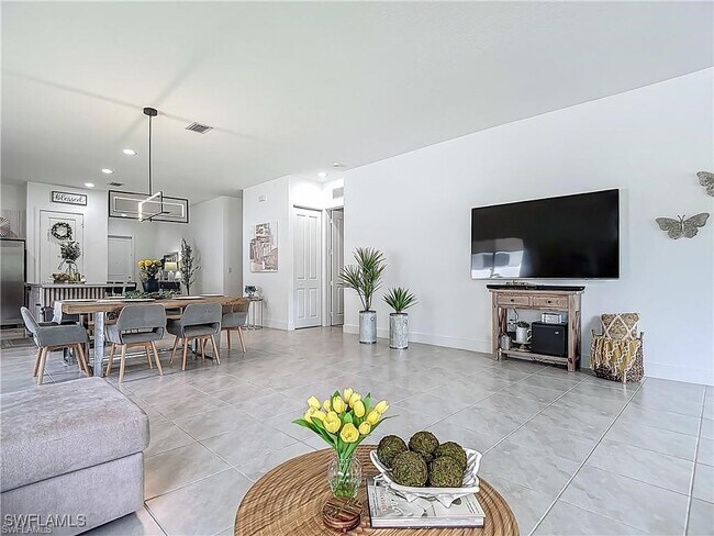 Building Photo - 5285 Marano Dr