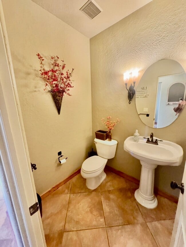 Building Photo - 3369 S 1100 W