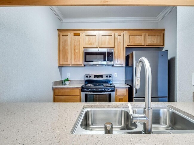 Building Photo - Upgraded 1BR Condo with Balcony & In-Unit Laundry in Downtown Gilroy