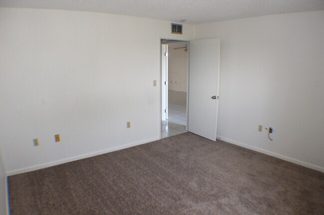 Building Photo - 2/2 Condo with Marina and River Views-Includes cable and water