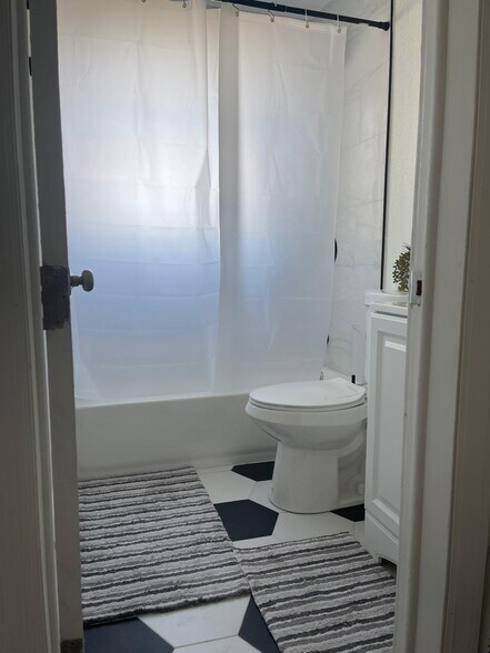 Building Photo - 2265 Dolphin Rd