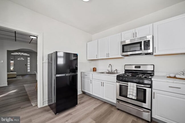 Building Photo - 312 E Eleanor St