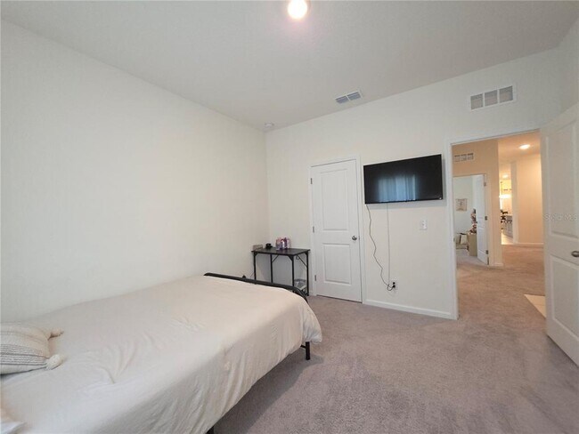 Building Photo - 1569 Effra Wy