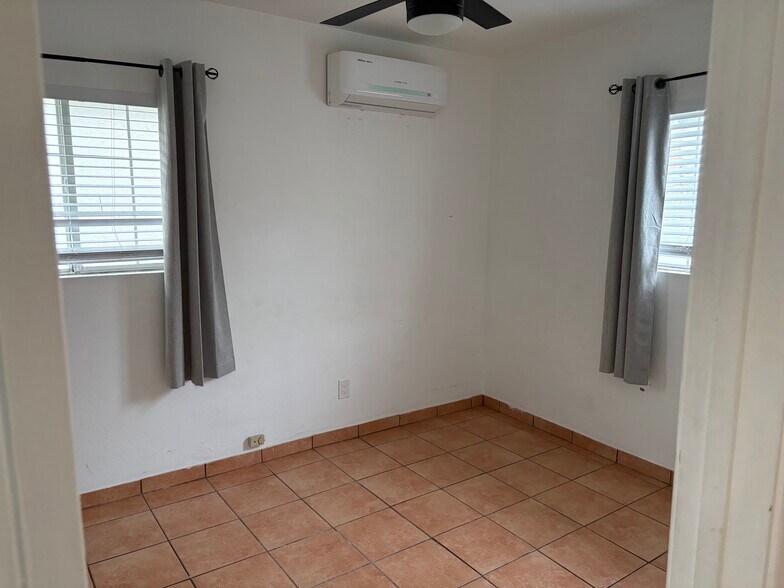 Bedroom - 3423 W 59th St