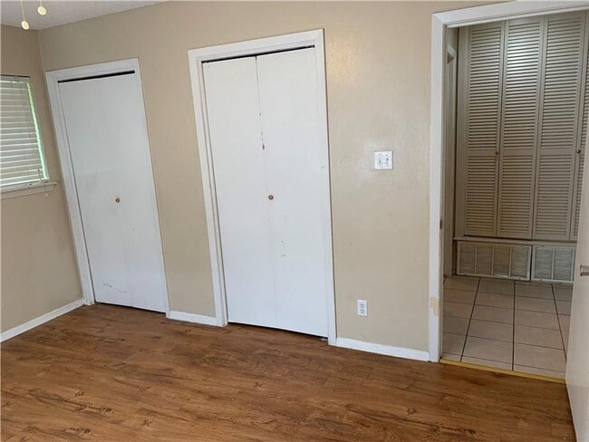 Building Photo - 7208 Creekside Dr