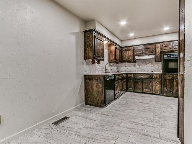 Building Photo - 1170 Mockingbird Cir