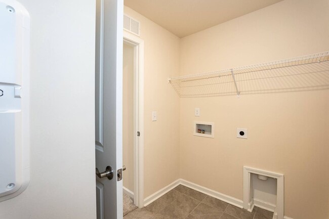 Building Photo - Move In Ready Three Bedroom Home!