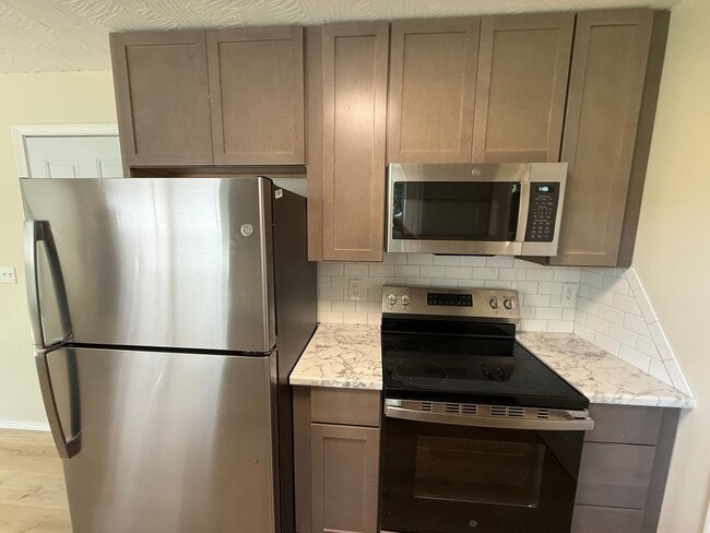Building Photo - Remodeled 3 Bedroom 2 Bathroom home in Battlefield MO