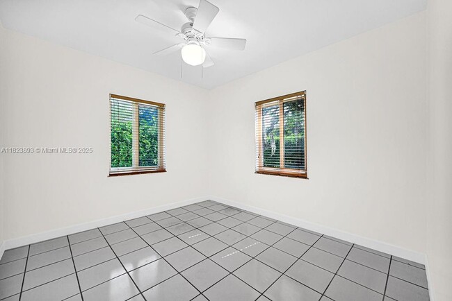 Building Photo - 5960 SW 47th St