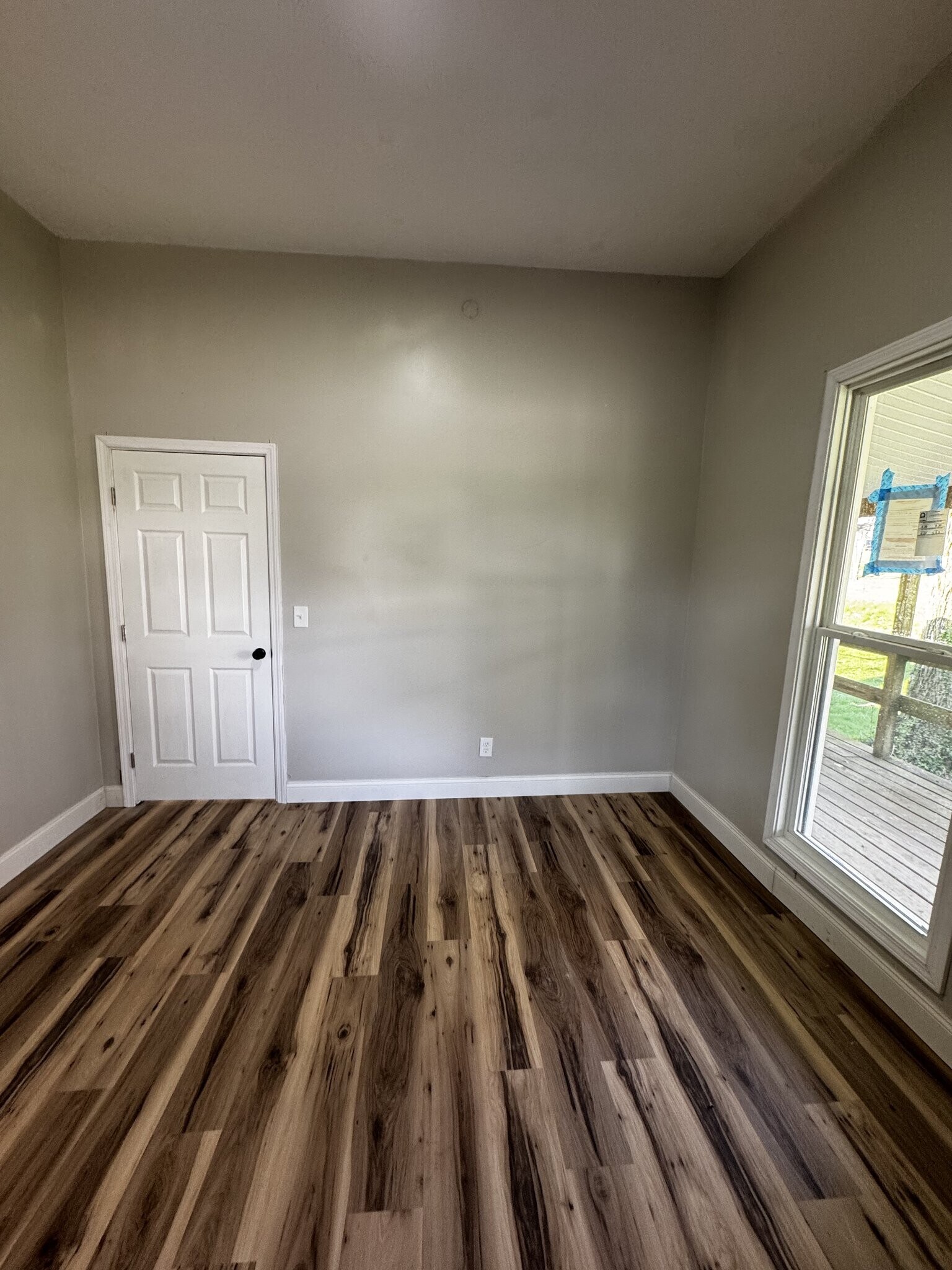 Building Photo - 118 Bank St