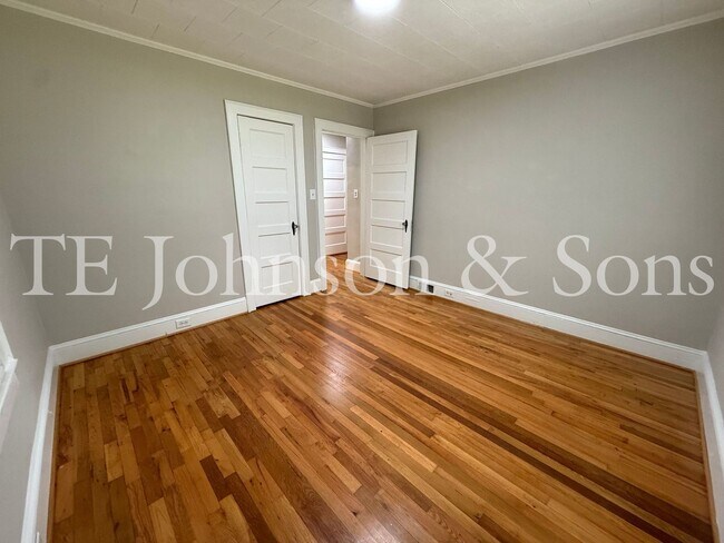 Building Photo - Spacious 3 Bedroom Home with Primary Suite on Main Level and 2-Car Carport