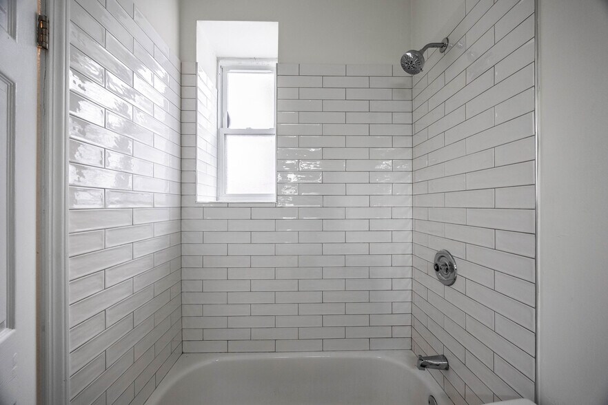 Building Photo - 2112 N Campbell Ave