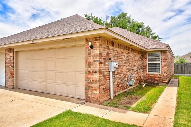 Primary Photo - 405 Sterling Pointe Way