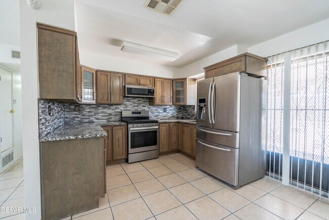 Building Photo - 11516 Meadowbrook Dr