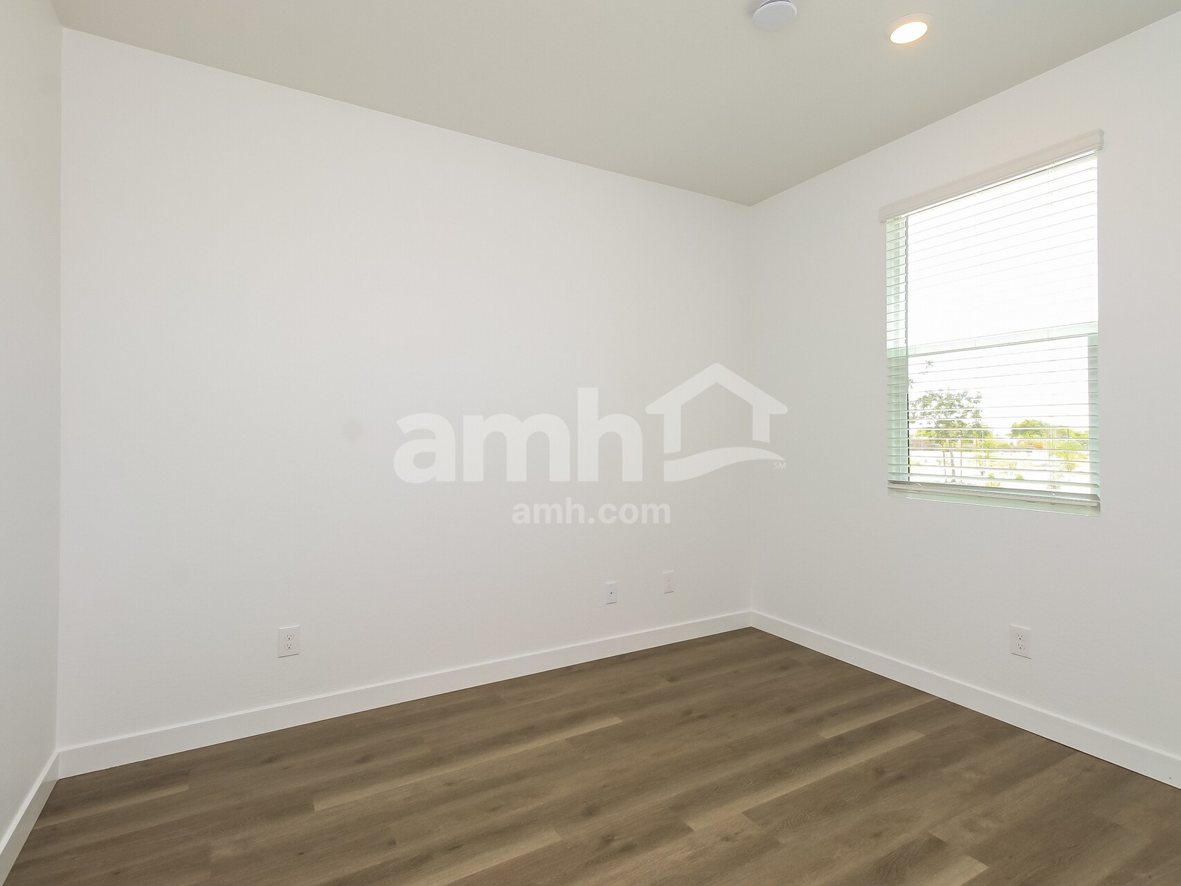 Building Photo - 20177 W Thomas Rd