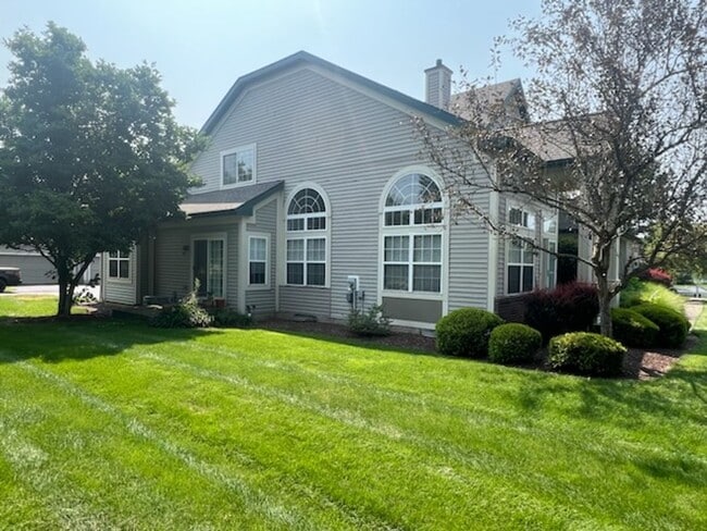 Building Photo - 591 Azalea Cir
