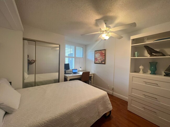Building Photo - Furnished 2 bedroom 2 Bath condo in a Wond...