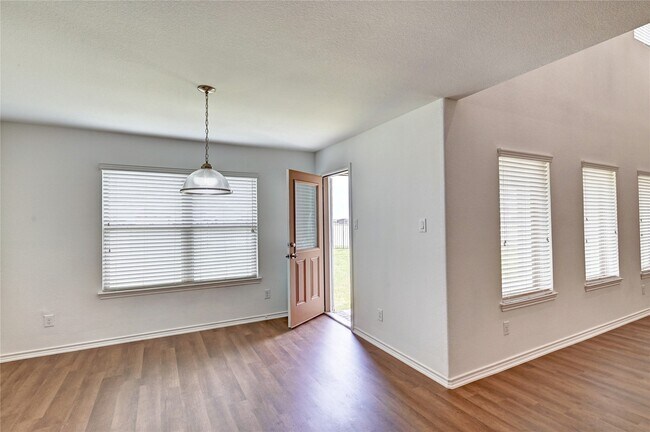 Building Photo - 9230 Mission Arbor Ln