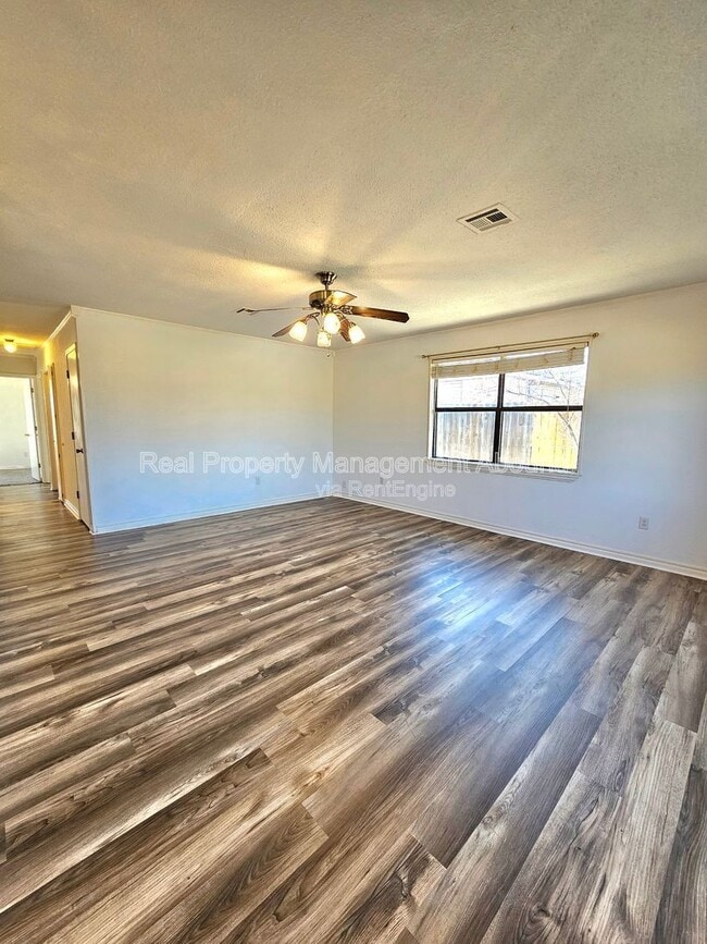 Building Photo - 924 Cowell St