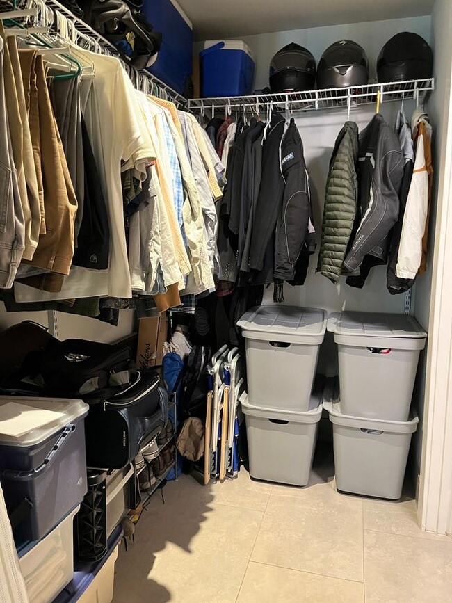 Building Photo - Fantastic Downtown Condo