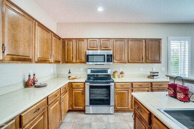 Building Photo - 17610 W Port Royale Ln