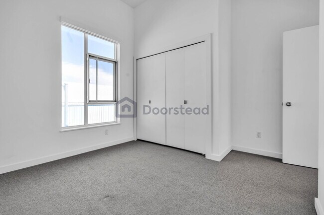 Building Photo - 6 South Ct