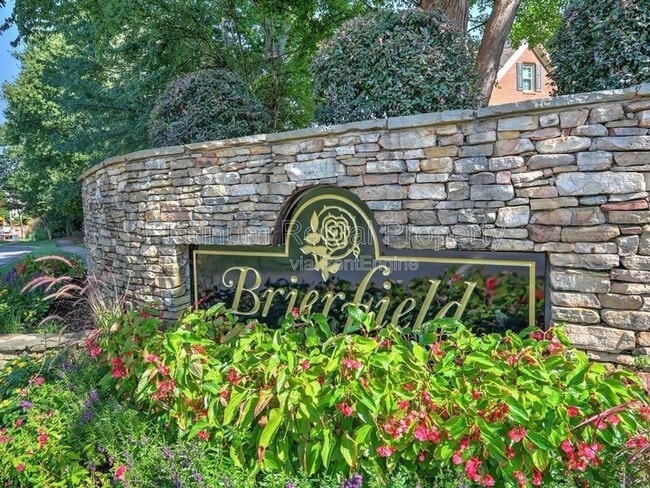 Building Photo - 925 Briars Bend