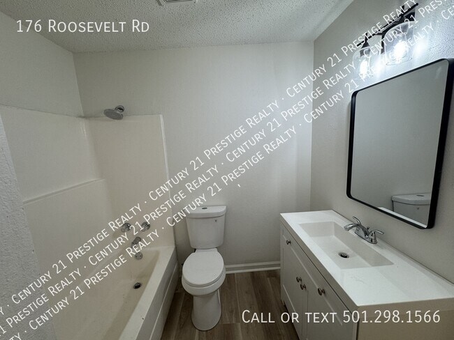 Building Photo - 176 Roosevelt Rd
