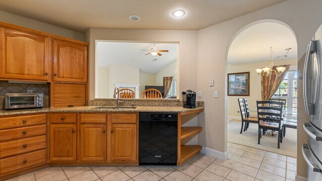 Building Photo - "Lovely 3-Bed Home with Granite Kitchen & ...