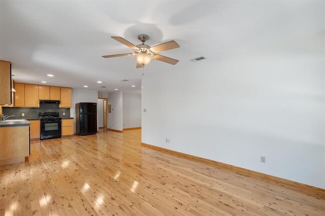 Building Photo - 1511 Bellaire Dr