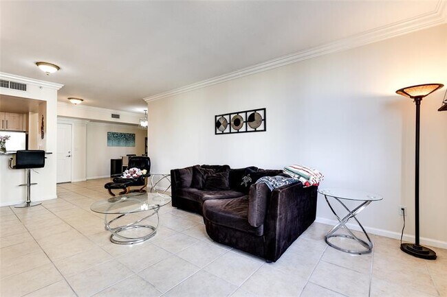 Building Photo - 511 SE 5 Ave