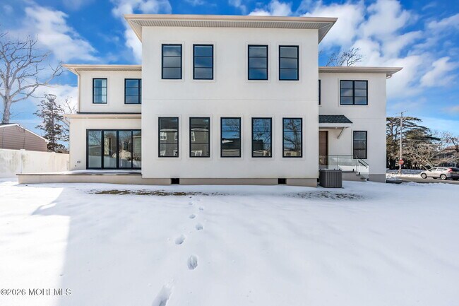 Building Photo - 497 Norwood Ave