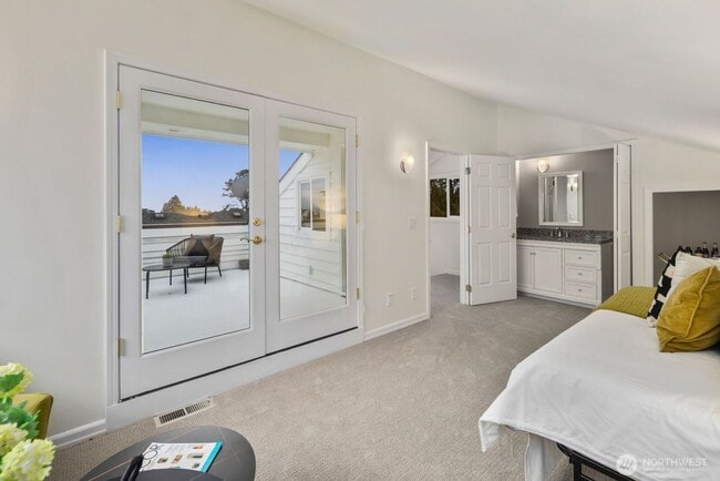 Building Photo - Exceptional Magnolia Home - Rare opportunity to live in Seattles Premier  Neighborhood