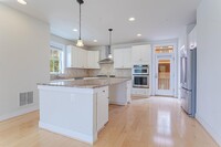 Building Photo - 738 Bluemont Ave