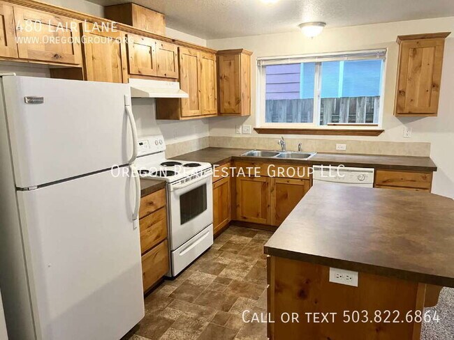 Building Photo - 480 Lair Ln