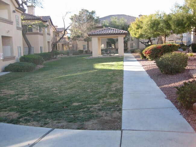 Building Photo - Condo on 2nd floor - Move-in Ready - 3 bed...