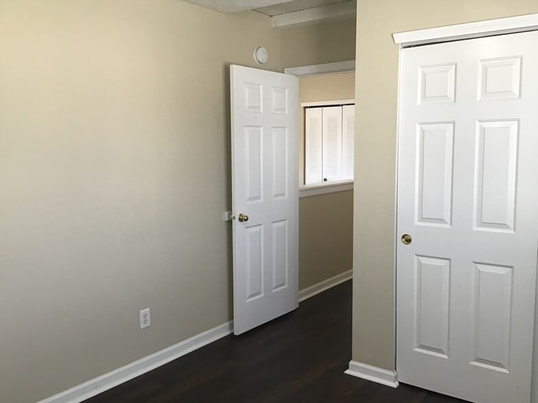 Building Photo - 6580 Dunsdin Dr