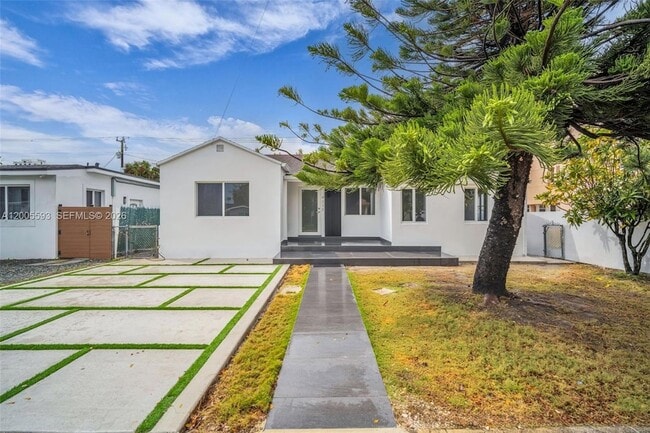 Building Photo - 4112 SW 9th Terrace