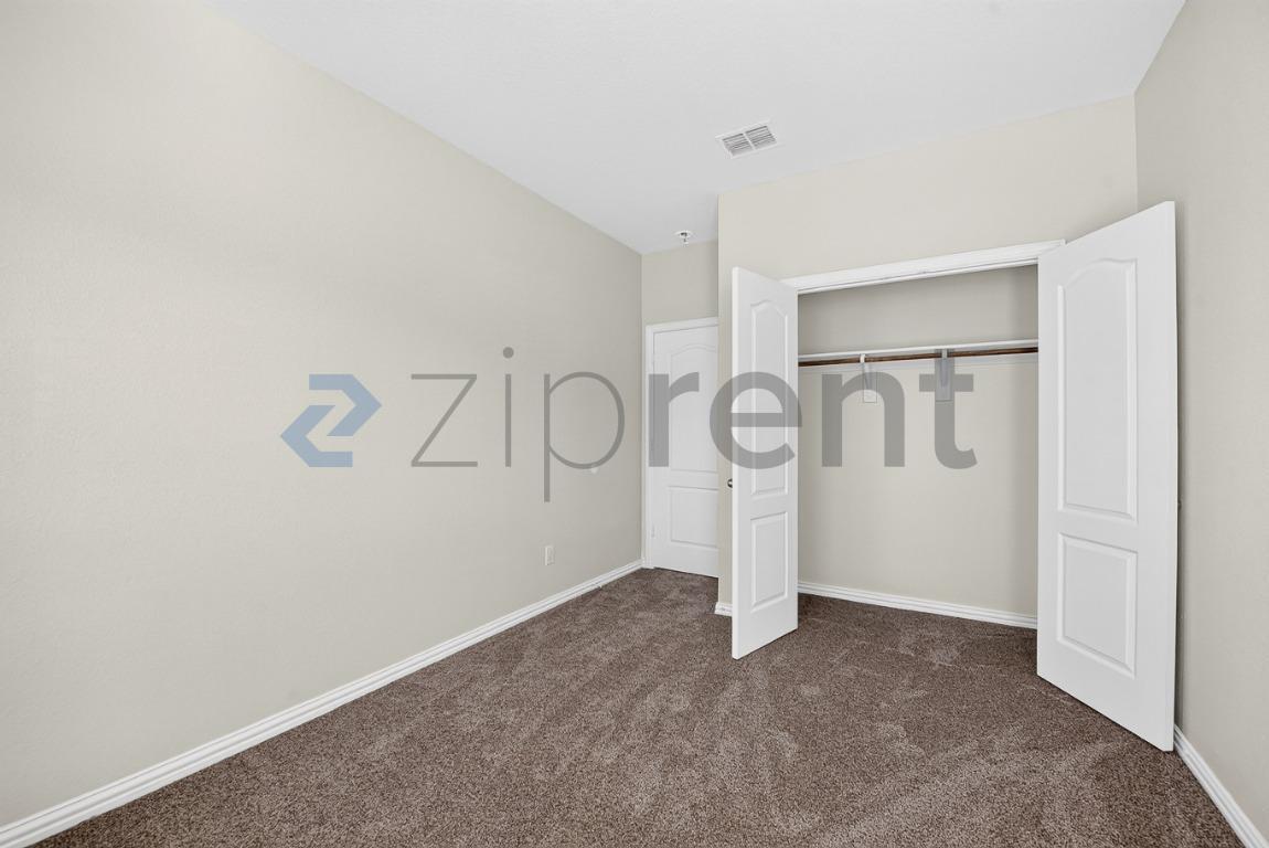 Building Photo - Unit