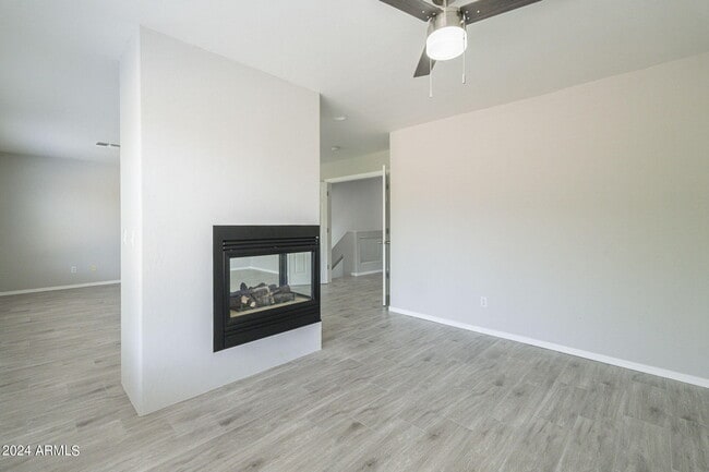 Building Photo - 6326 W El Cortez Pl