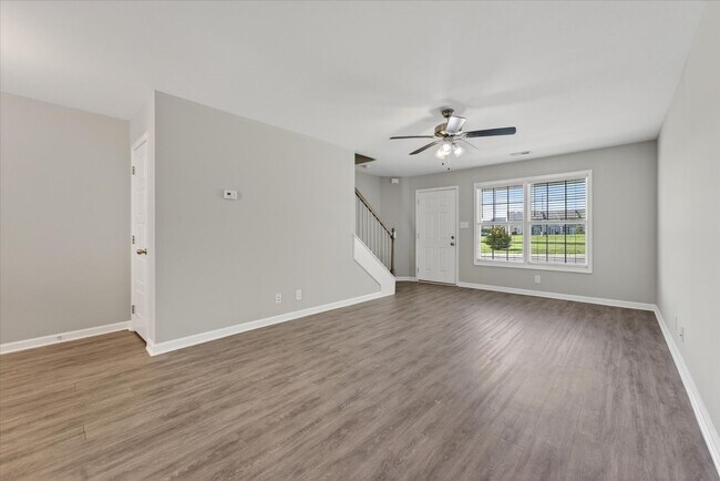 Building Photo - The Stowe Court Dog Friendly Condo for rent!