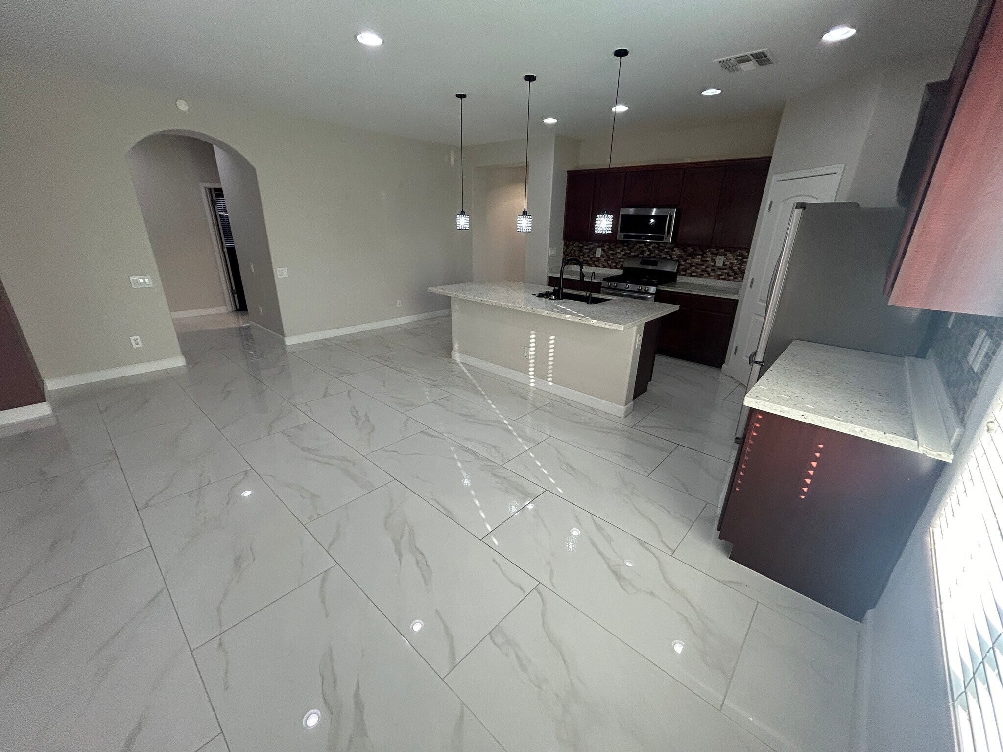 Building Photo - 10765 W Avenida del Rey
