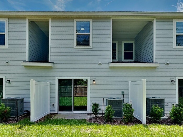 Building Photo - 590 Holly Lks Dr