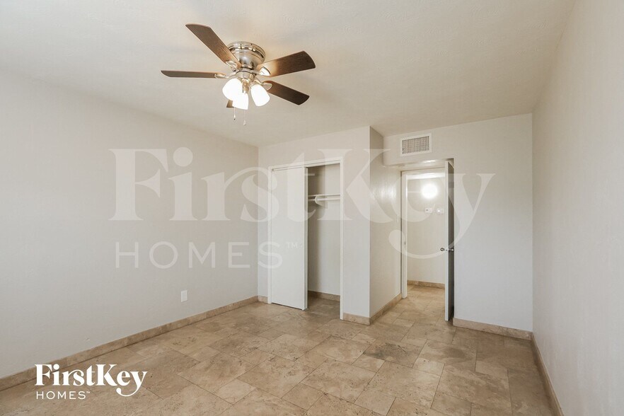 Building Photo - 2011 W Maryland Ave