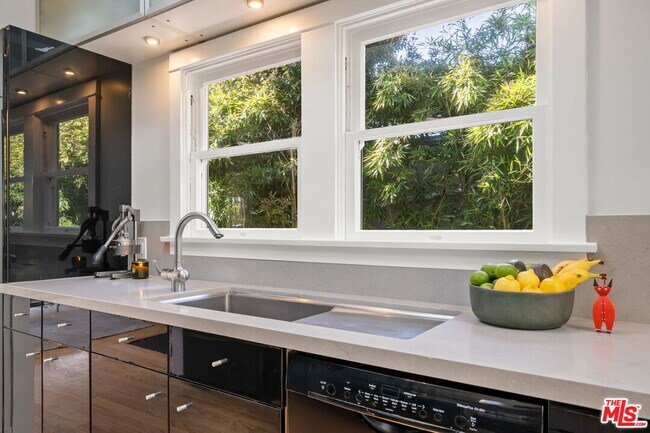 Building Photo - 1510 Electric Ave