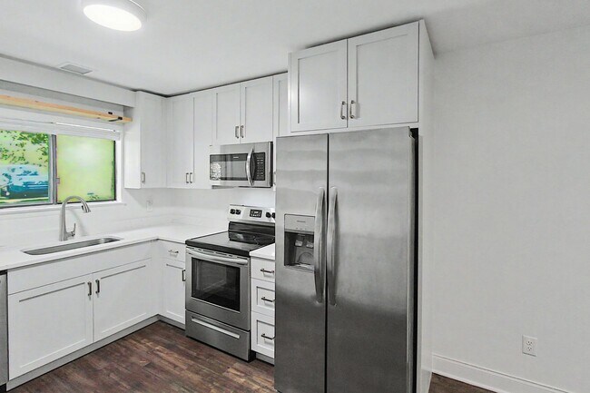 Building Photo - 2 Bedroom Condo In South Park!