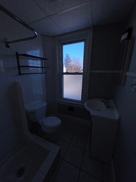 Building Photo - 2418 State St